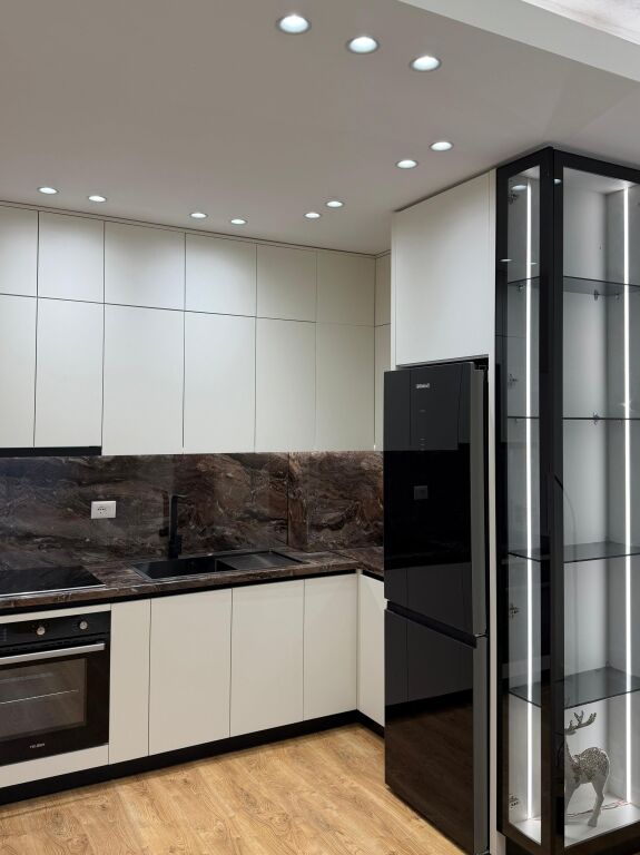 Shitet Apartament 1+1