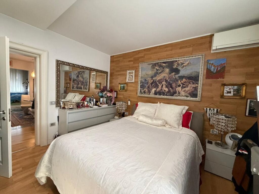 Shitet Super Apartament 3+1+2 + Garazh