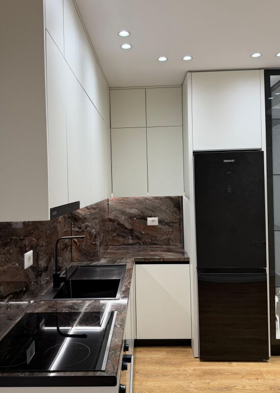 Shitet Apartament 1+1