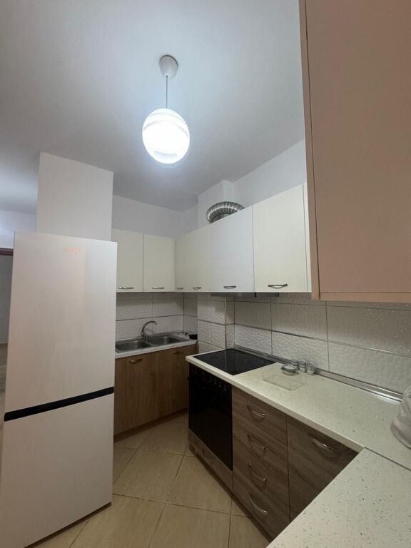 Jepet Me Qera Apartament 2+1+1 Ballkon