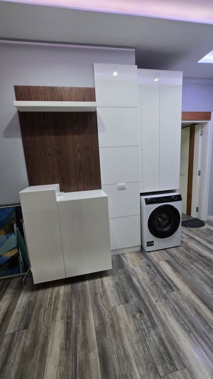 2+1,i mobiluar ne sauk te ri,me parkim ,600 mije leke