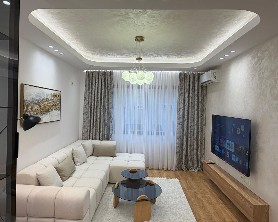 Shitet Apartament 1+1