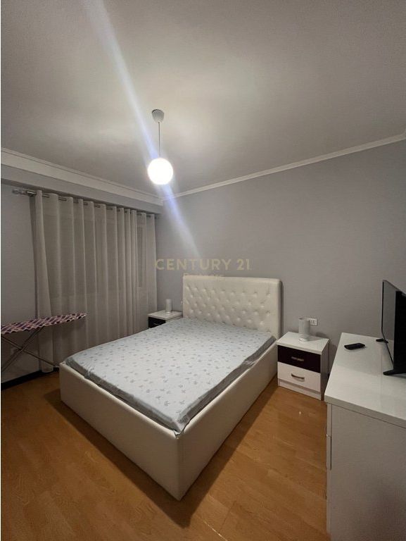 APARTAMENT 1+1 ME POST PARKIMI ME QIRA TEK KOMPLEKSI DELIJORGJI 700 € /Muaj
