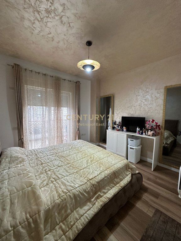 Apartament Modern 2+1+2 me 2 Poste Parkimi për Shitje te Liqeni i Thatë