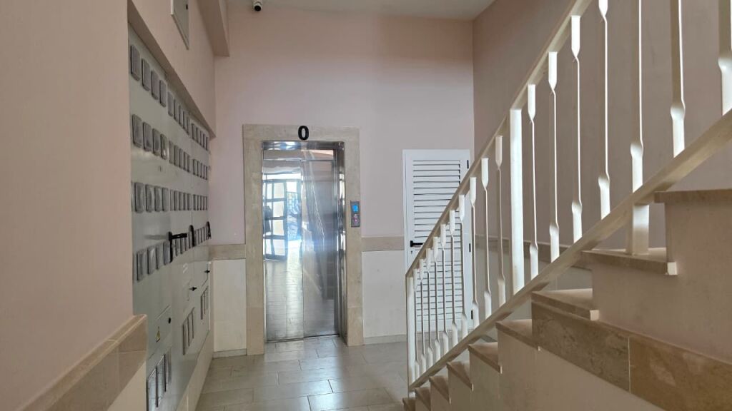 🏡 Apartament Modern me Qira në Lungomare, Vlorë