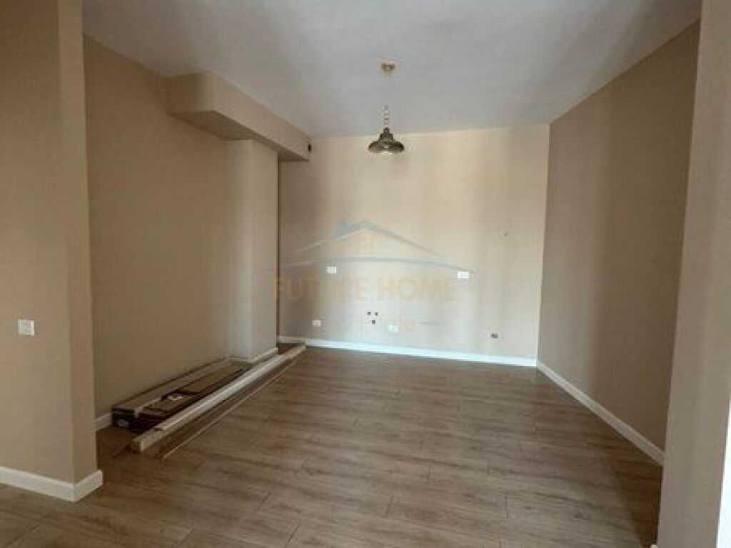 SHITET APARTAMENT 1+1,SAUK,PORTA TIRANA E RE