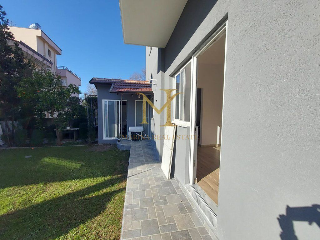 APARTAMENT 1+1 PLAZH DURRES ME LULISHTE