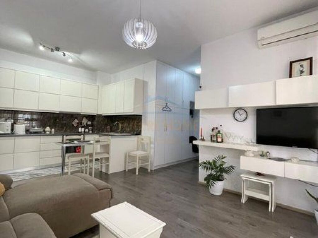 For sale, Apartment 1+1, Kamza Junction, Tirana.