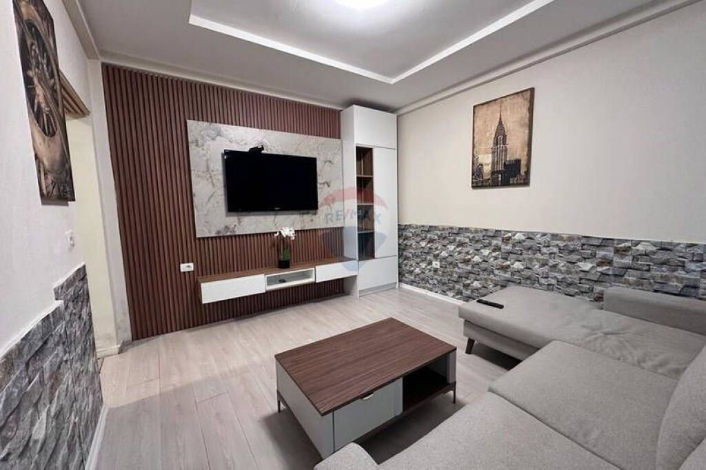 Jepet me qira apartament 2+1+post parkimi!