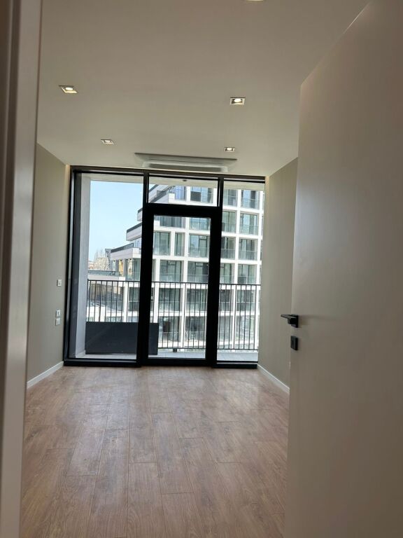 Apartament me Qera te Lake View