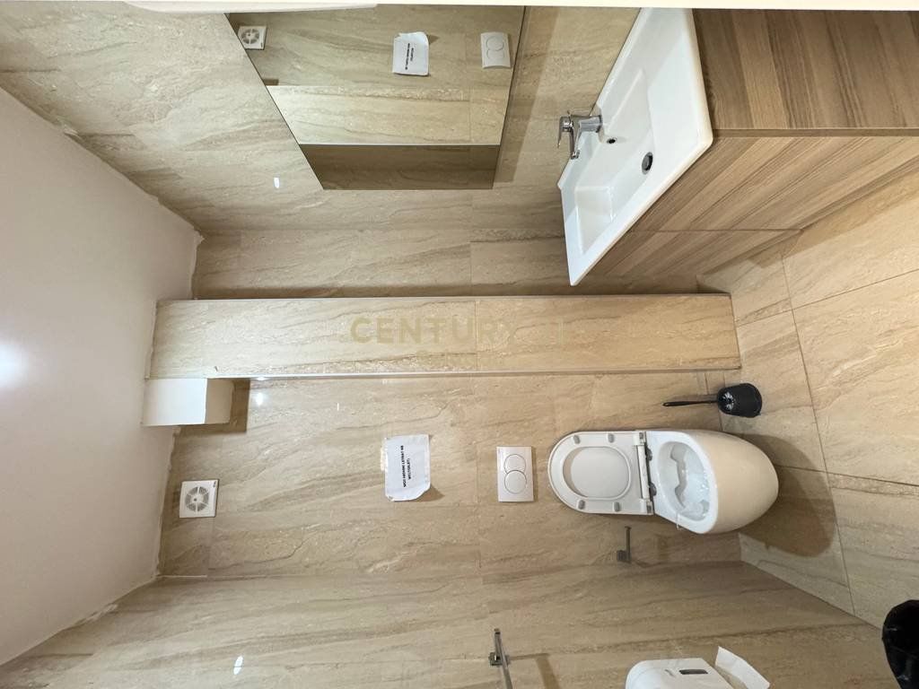 JEPET ME QIRA AMBIENT BIZNESI TEK SHALLVARET