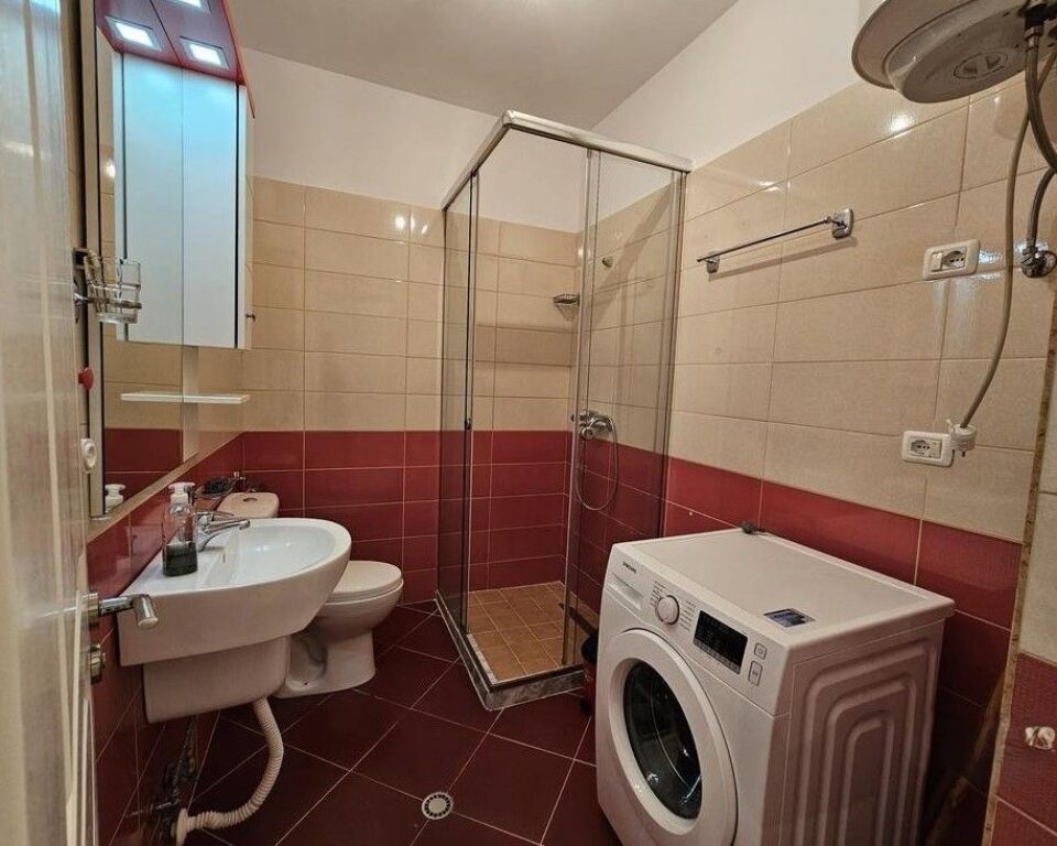 Apartament 2+1 tek Pallatet Cabej, Yzberisht
