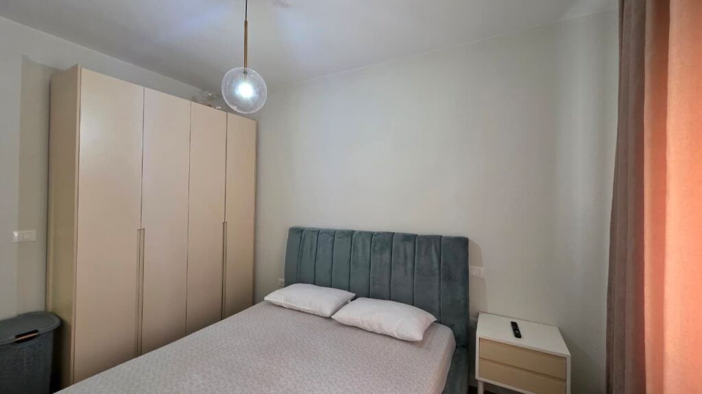 🏡 Apartament Modern me Qira në Lungomare, Vlorë
