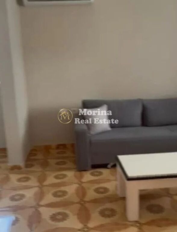 Qera | Shtëpi private 2 + 1 | Porcelan | 650 €/muaj