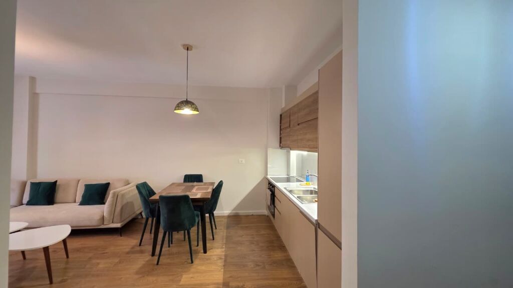 🏡 Apartament Modern me Qira në Lungomare, Vlorë