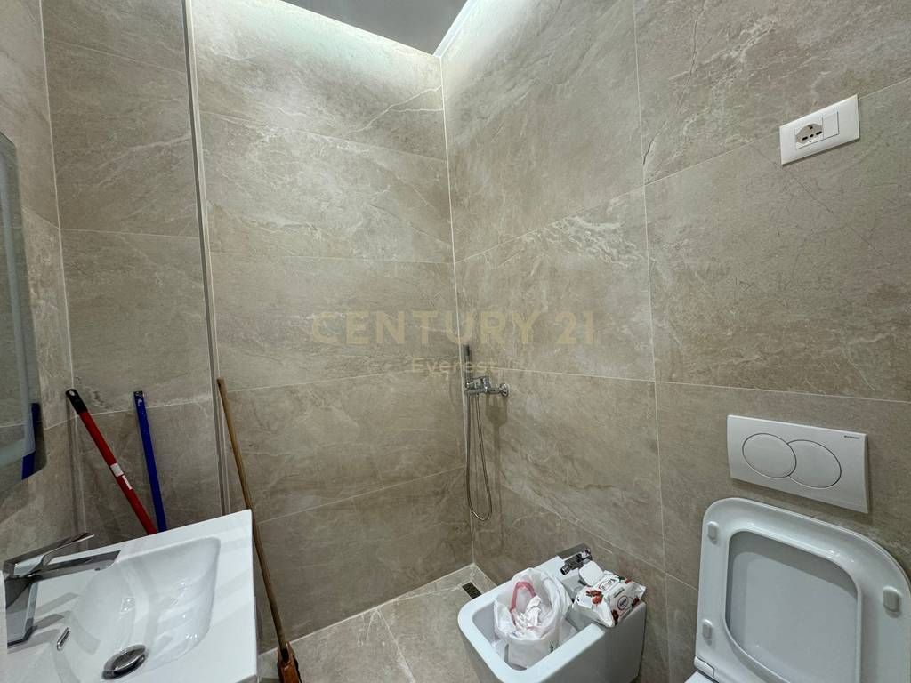 PRANE SQUARE 21, SHESIM GARSONIERE!