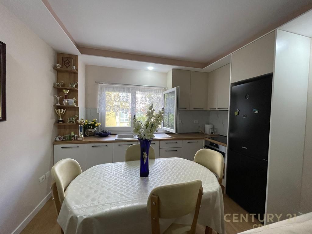 Apartament 1+1 Me Qira në Komunën e Parisit, Tiranë - 800.00€ | 62 m² 800 € /Muaj Sip. Totale  62m2