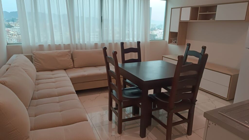 🏠 Apartament 2+1 me Qira te ish-Tregu Elektrik, Tiranë
