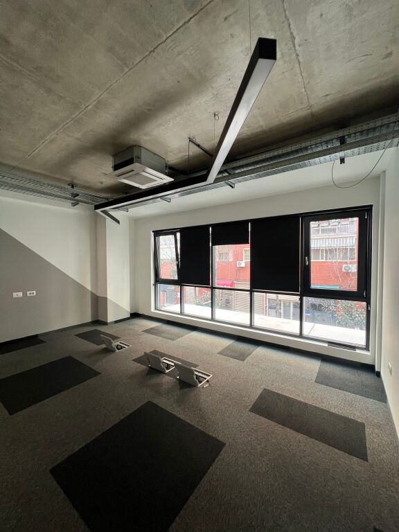 Shitet Zyrë te Rruga e Kosovarëve