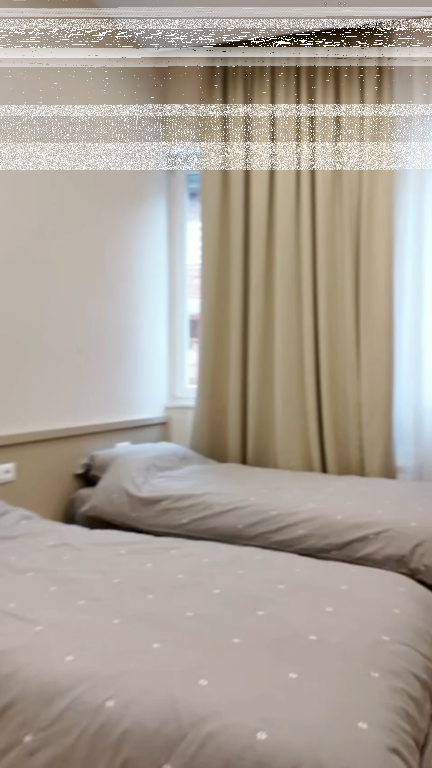 Appartamento 2+1, Mine Peza!