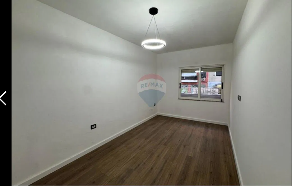 Apartament per shitje 1+1 tek Komuna e Parisit