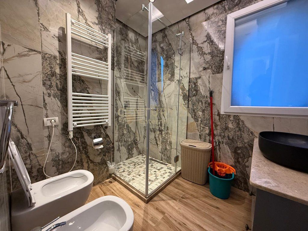 Apartament 1+1 Me Qira në Liqeni i Tiranës, Rruga e Kosovarëve