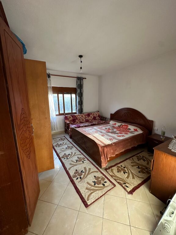 Casa privata 2+1 con cortile in affitto a Bathore / Kamez