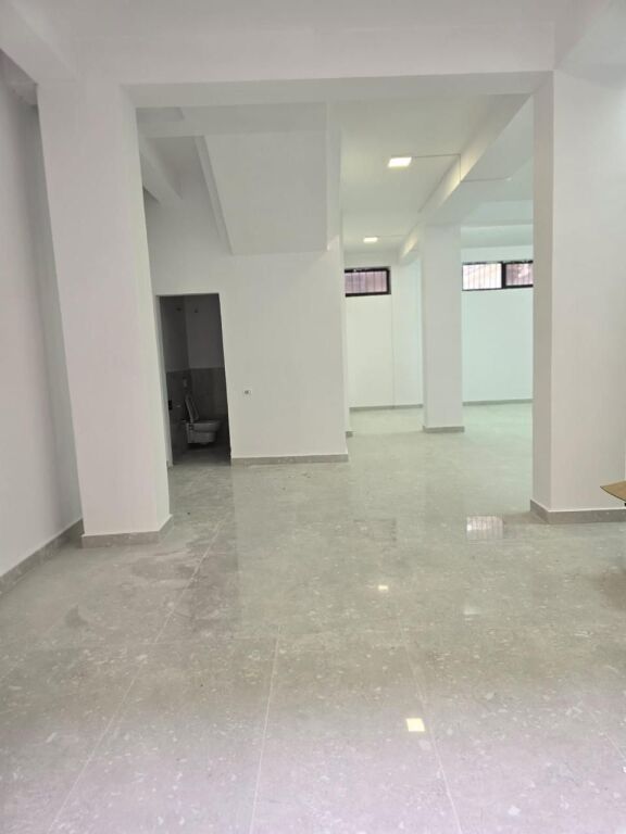 🏢 Business premises for rent  📍 21 Dhjetori Area💰 Price: 750€ net / month