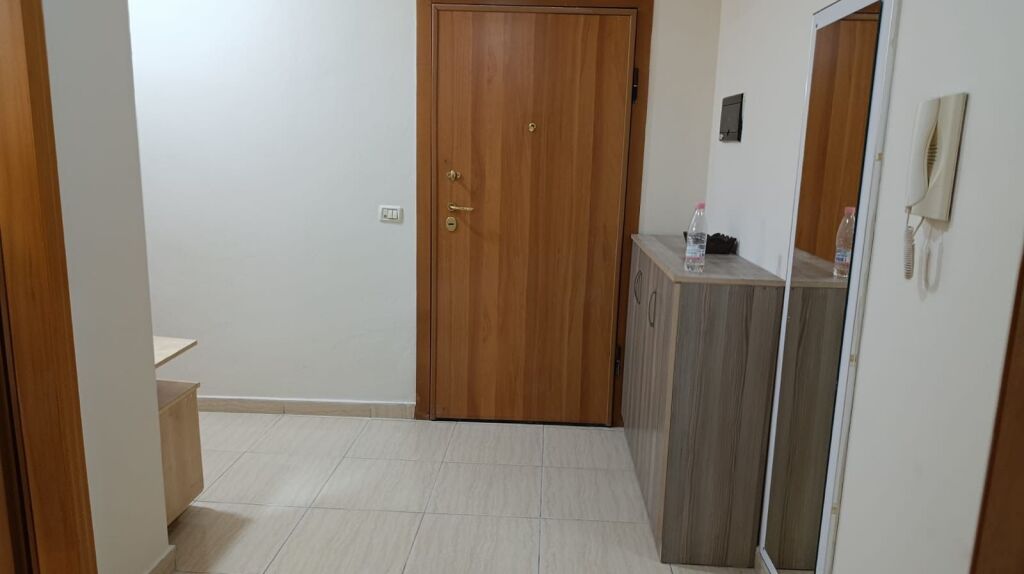 1+1,i mobiluar te 7 xhuxhat,rruge e elbasani,650 euro