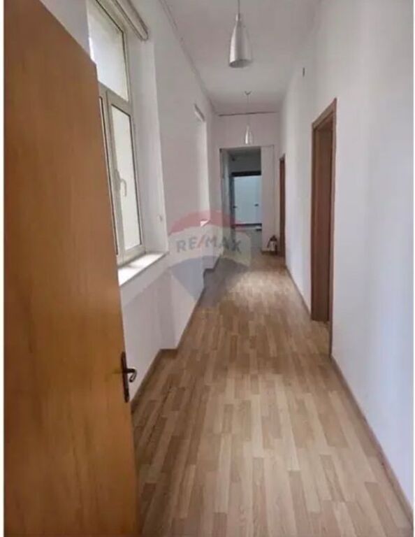 Zyrë Moderne në Bllok, Tiranë për Biznesin Tuaj.