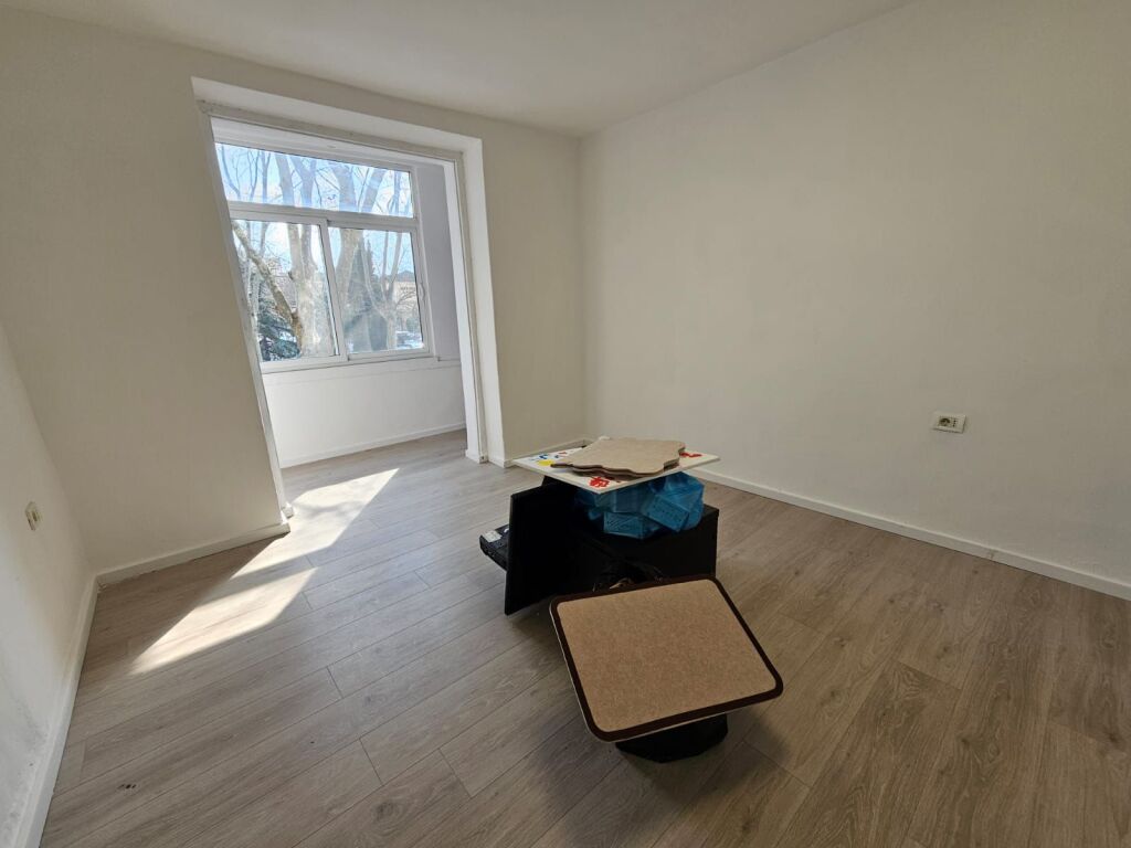 Ambjent me qira per zyra