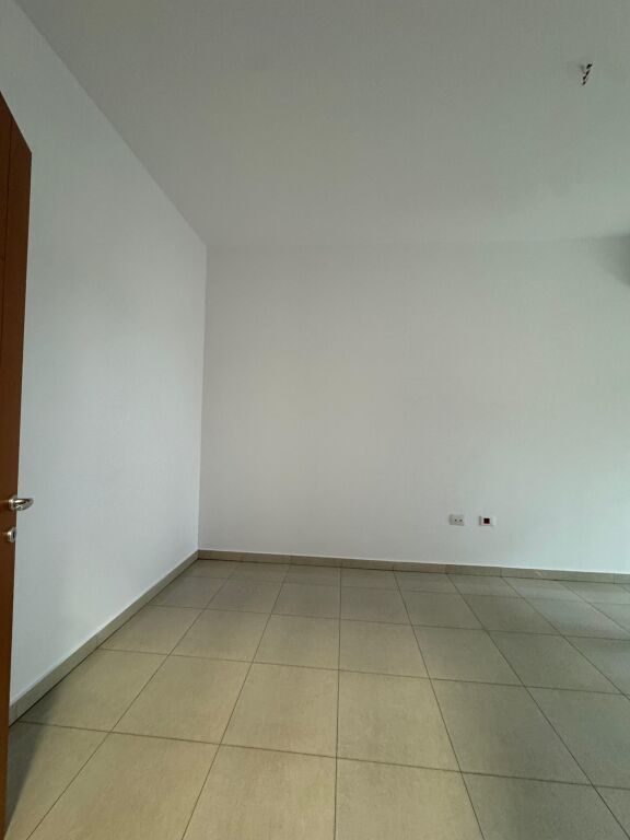 Zyre me qera, Rruga e Kosovareve!