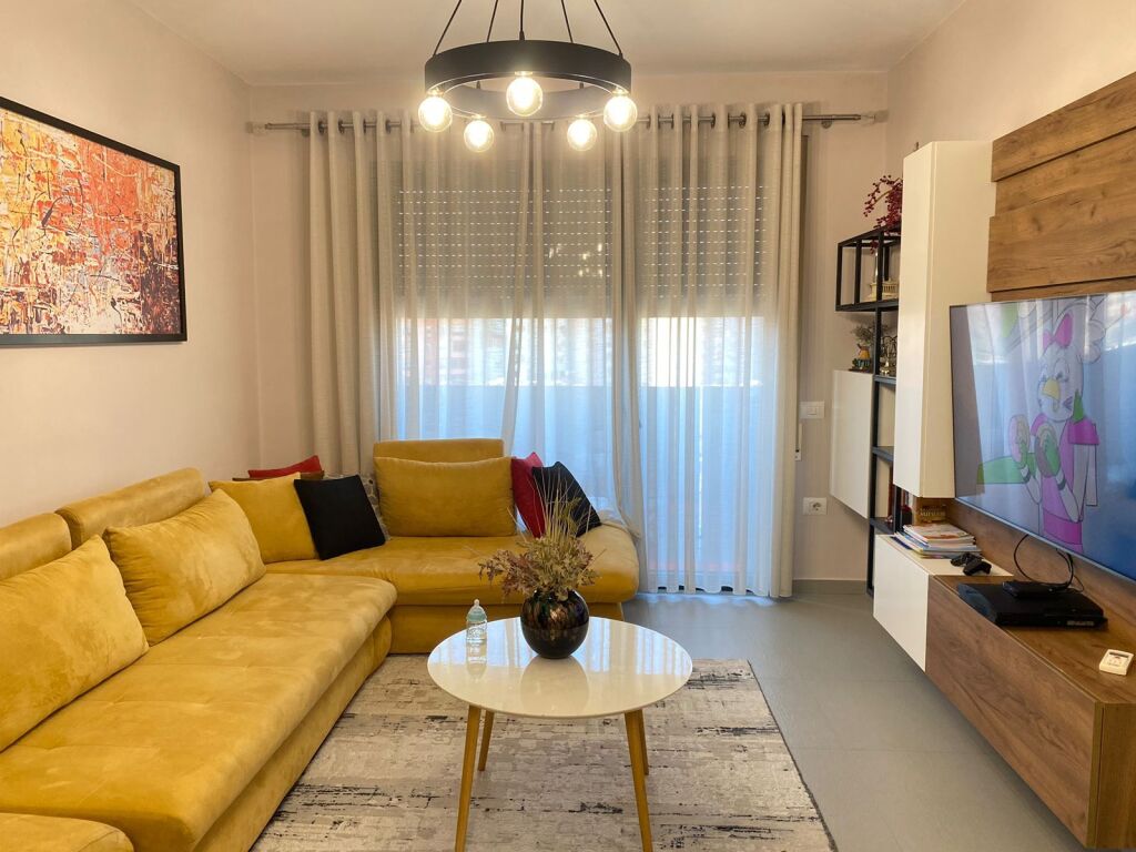 🏢 Stadiumi Dinamo,prane Klinikes Luis,jepet me qera apartament 1+1,i mobiluar 850€uro