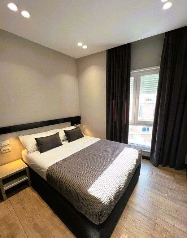 Apartament 2+1+post parkimi prane qendres, Rr. Barrikadave!