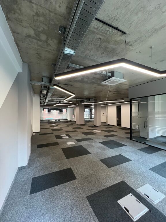 Shitet Zyrë te Rruga e Kosovarëve