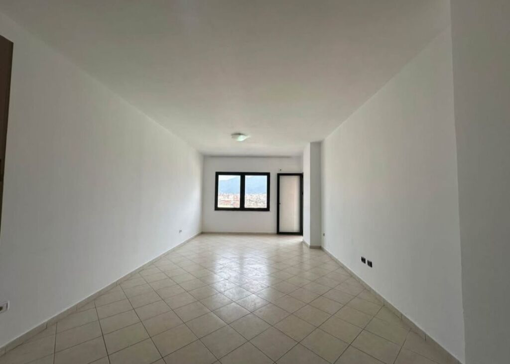 Shitet 1+1+ballkon - Yzberisht