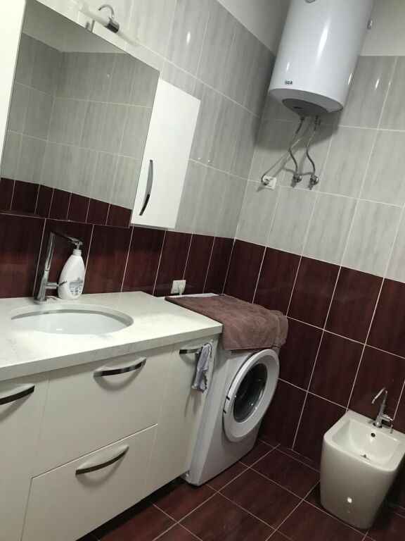 🏢Liqeni i Thate,prane Restorant Kapiten Mir Zoti jepet me qera apartament 2+1+2,i mobiluar.70,000Leke