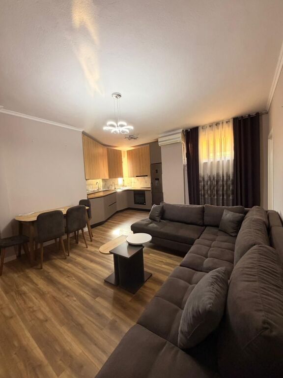 APARTAMENT 2+1 ME QIRA TEK RRUGA KUMINIT(pet friendly)