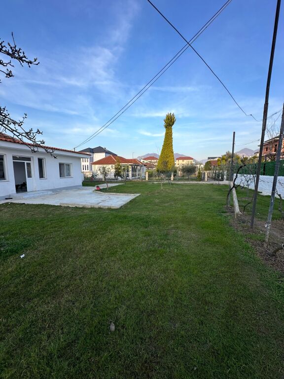 Casa privata 2+1 con cortile in affitto a Bathore / Kamez