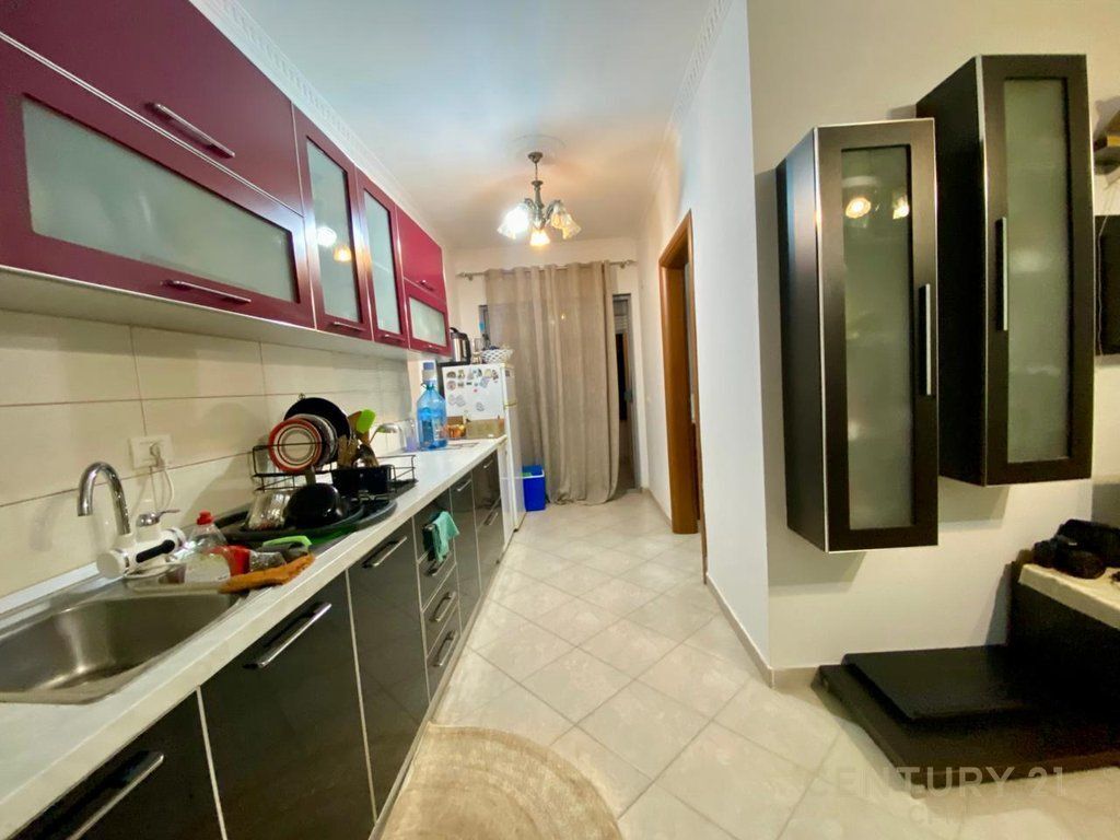 Appartamento 2+1 con garage in vendita nella zona di Astiri, di fronte a 2 Palme.