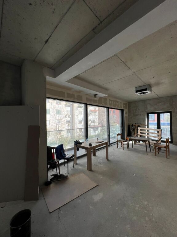 Ambient zyre për qera