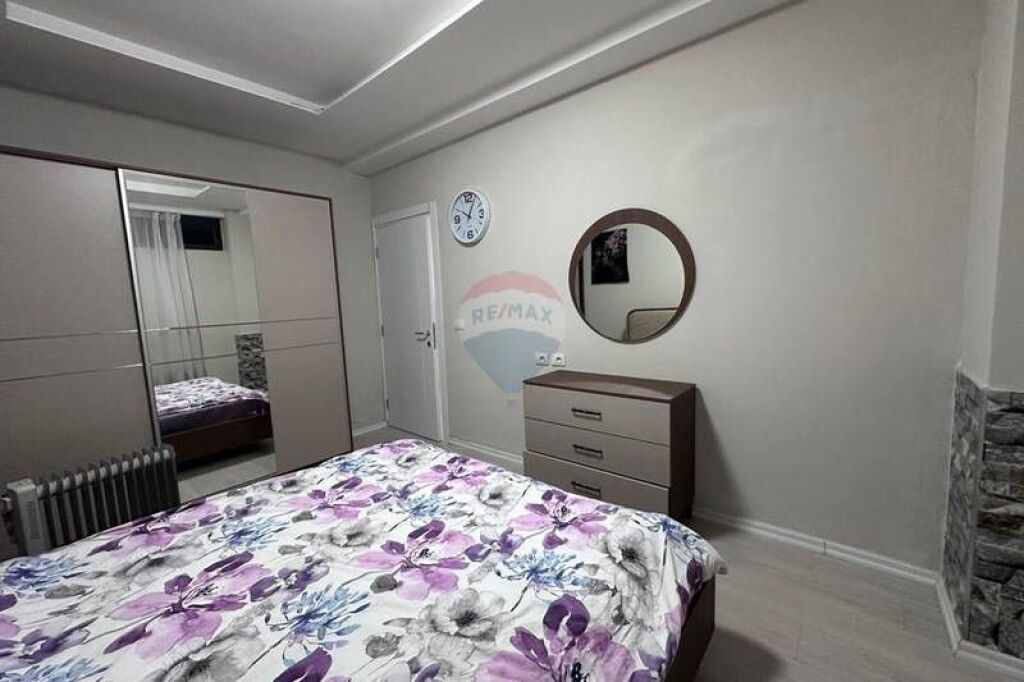 Jepet me qira apartament 2+1+post parkimi!