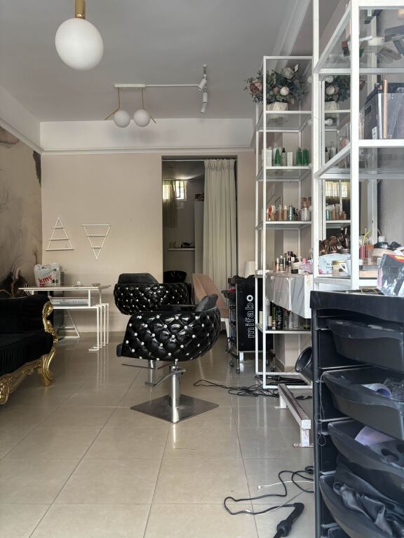 Dyqan me qera Tiranë, Rrugën Koli Bano, Laprake