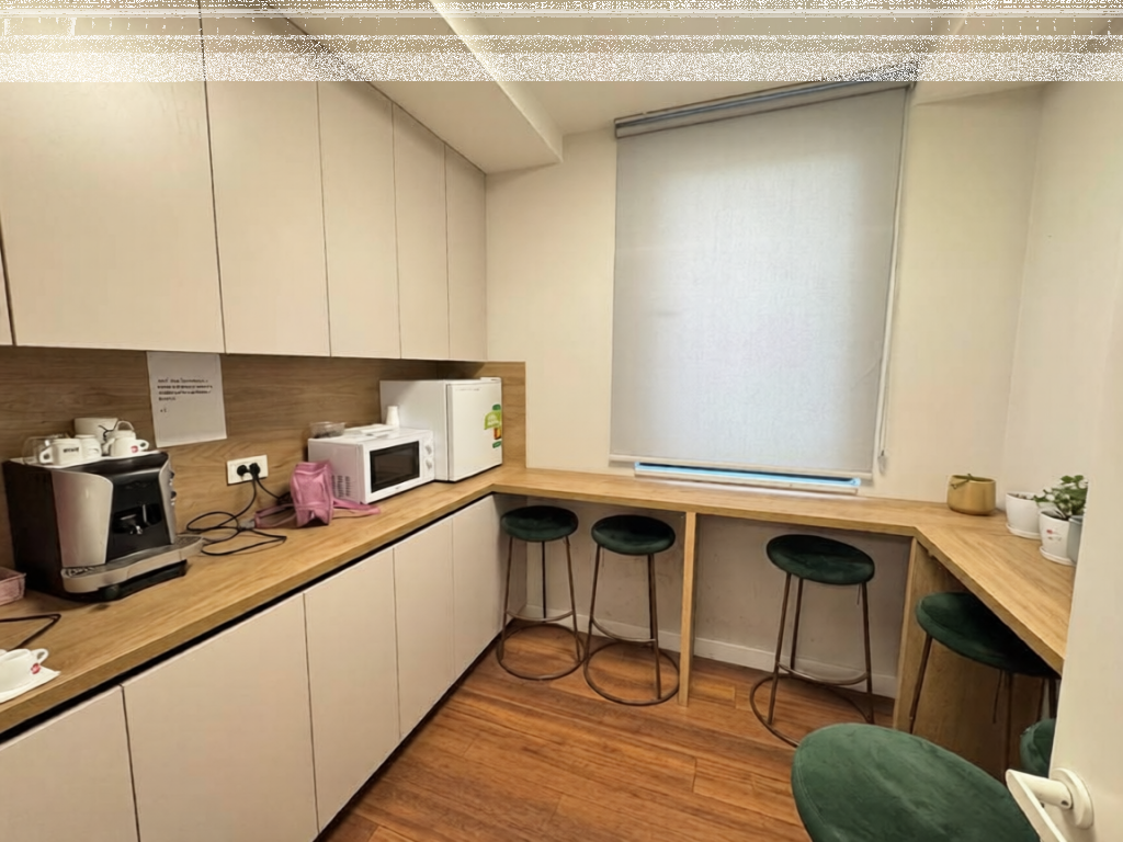 AMBIENTE COMMERCIALE IN AFFITTO A SHALLVARET!