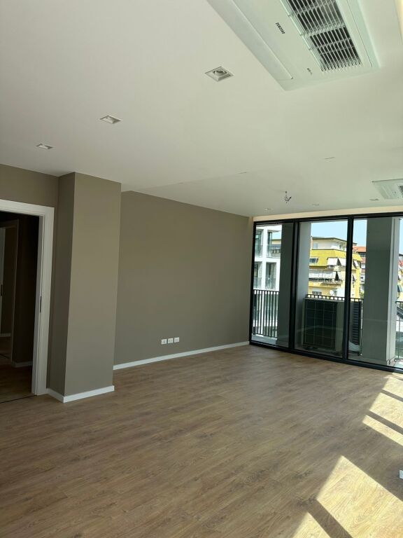 Apartament me Qera te Lake View