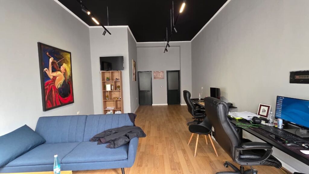 zyre me qira, rruga Frang Bardhi, Kodra e Diellit