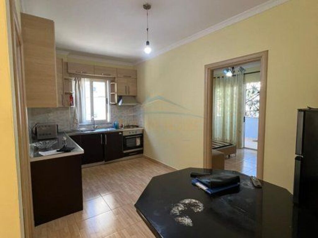 Shitet, Apartament 2+1, Fresk, Tirane