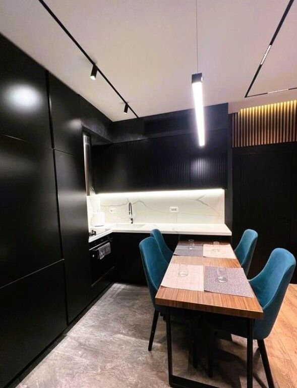 Apartament 2+1+post parkimi prane qendres, Rr. Barrikadave!