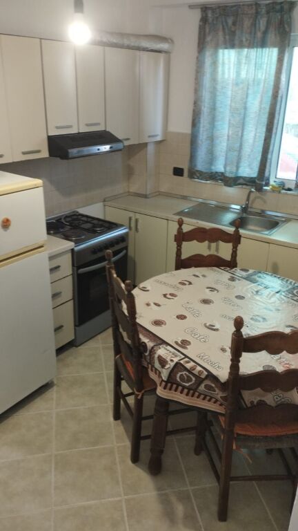 APARTAMENT 1+1. 30000 LEKE.RRUGA SIRI KODRA