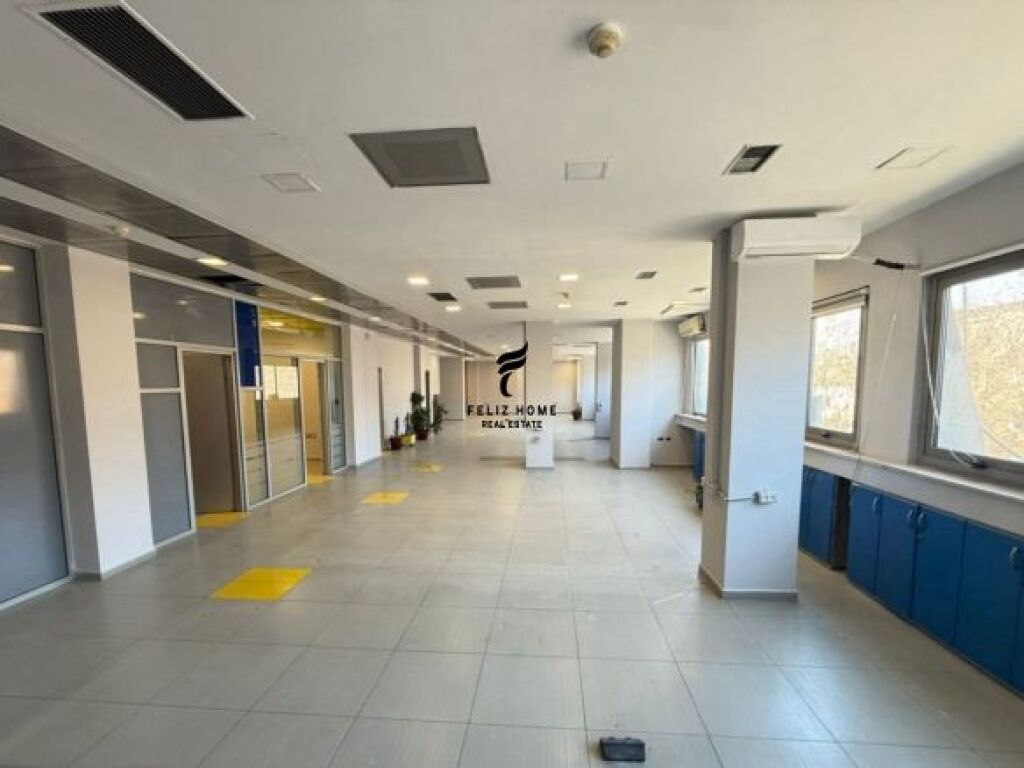 ZYRE ME QERA 916 M2 RRUGA E KAVAJES 18.000 EURO